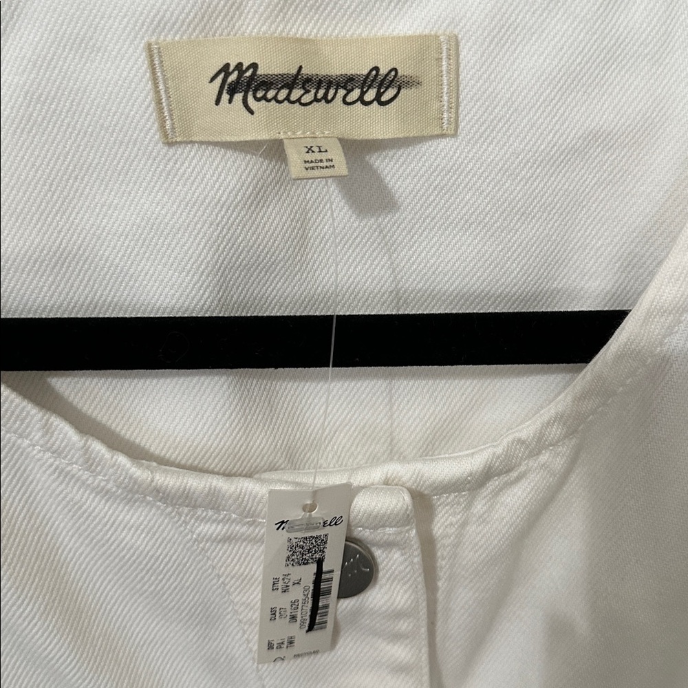 Madewell Cropped Denim Vest: Airy Denim Edition in Tile White - Picture 8 of 9